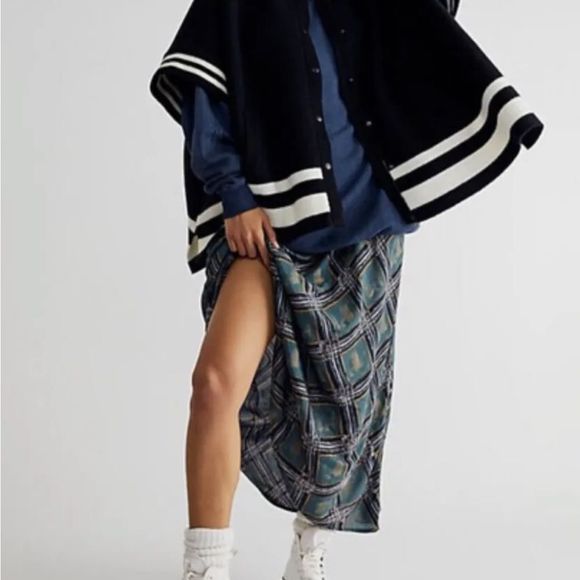 Free People Pep Rally Stripe Poncho Sweater Jacket Snaps Cobalt Black White - Picture 2 of 6